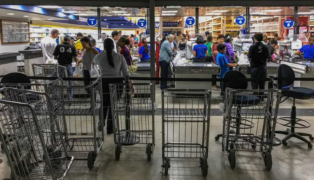 A horas de la elección Constituyente, los venezolanos hacen compras nerviosas