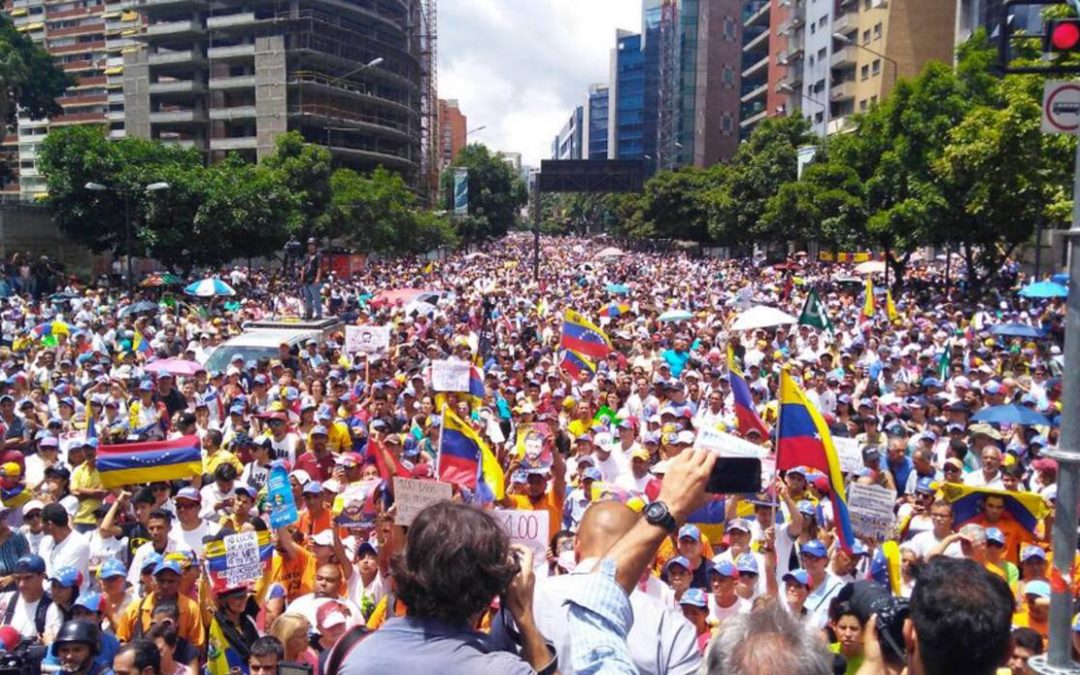 Venezolanos colmaron la Francisco de Miranda por 100 días de protesta​