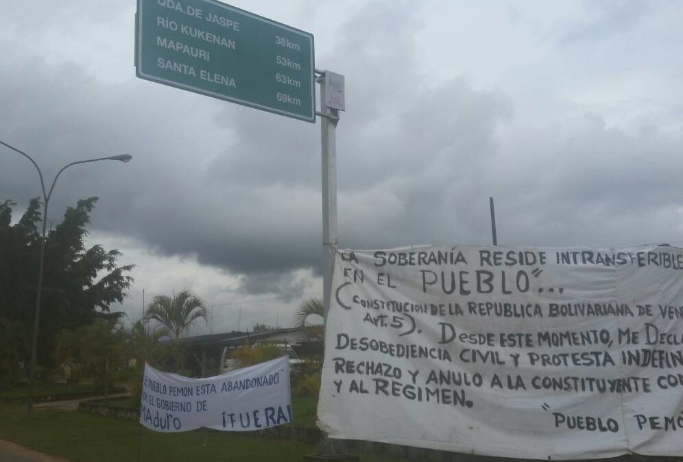 ¡Pancartazo! El “Pueblo Pemón” se manifestó contra la constituyente de Maduro