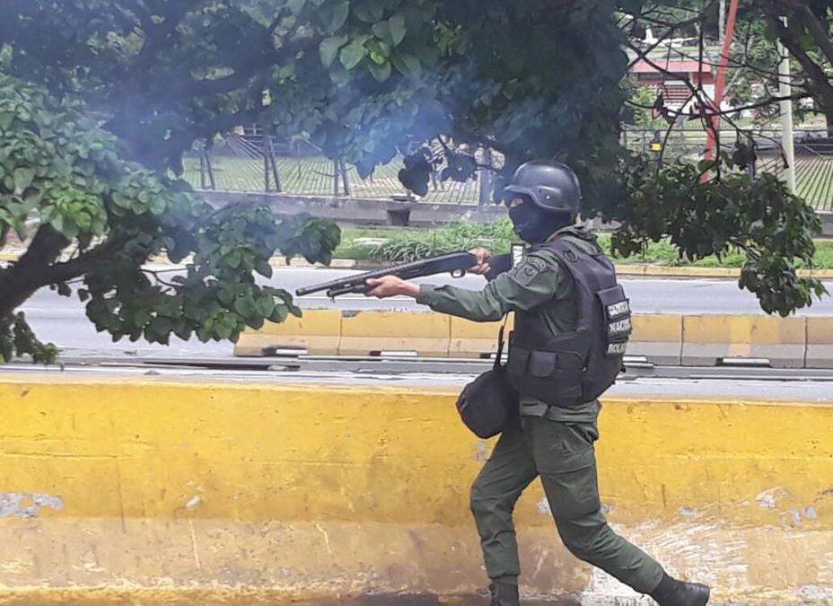 GNB reprimió a manifestantes la madrugada de hoy en Falcón