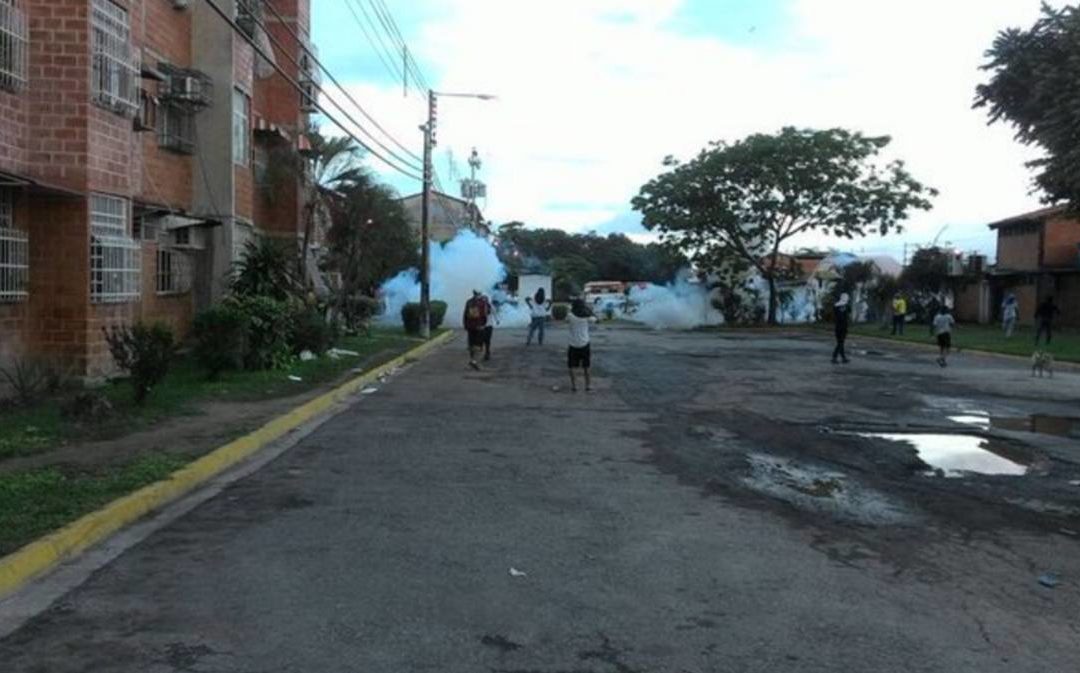 GNB reprime en la urb. Madre María en Maracay