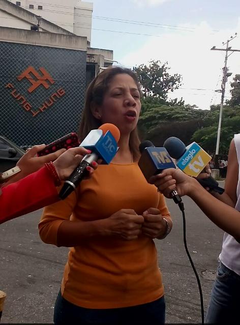 Betsy Bustos: Maduro no resolverá crisis en Venezuela ni que le aprueben plenos poderes