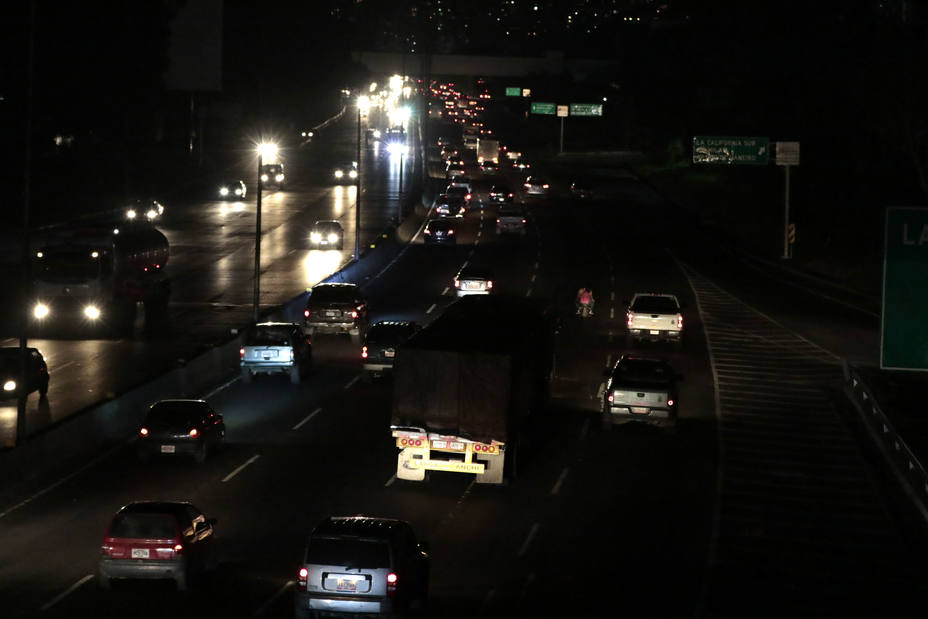 60% de luminarias de las vías expresas están inoperativas