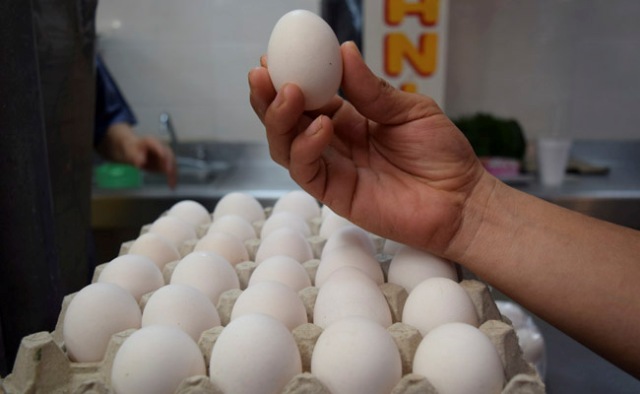 Comer huevos en tiempos de hambre e inflación cada vez es más difícil