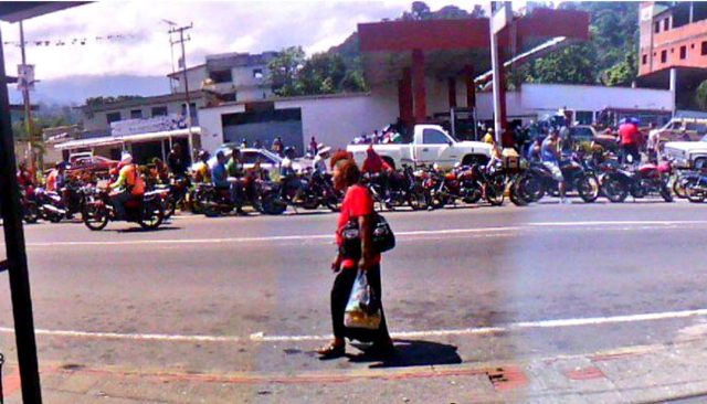 Hasta tres horas tardan en Mérida para lograr surtir gasolina