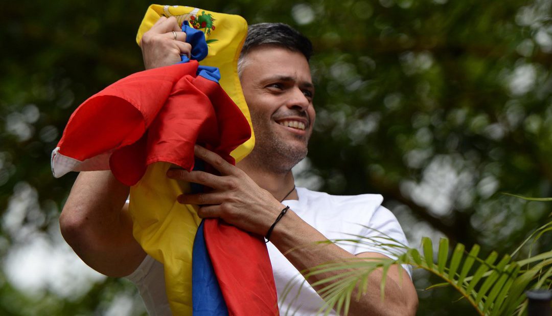 Sebin saca de sus casas a Leopoldo López y al alcalde Antonio Ledezma