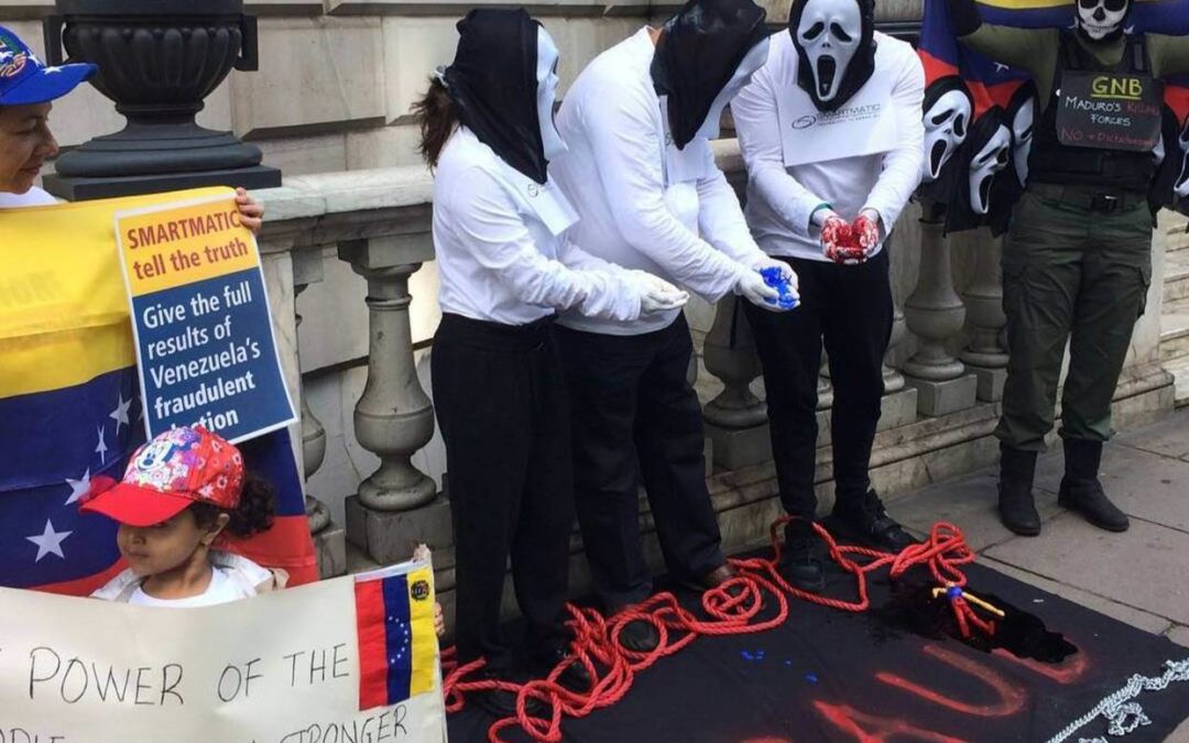 Venezolanos protestaron frente a las oficinas de Smartmatic en Londres