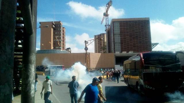 Detienen a trabajadoras de la Gobernación de Miranda en protesta exigiendo recursos al gobierno nacional