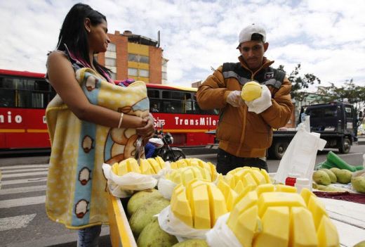 Jóvenes abandonan el aula de clases y migran al comercio informal