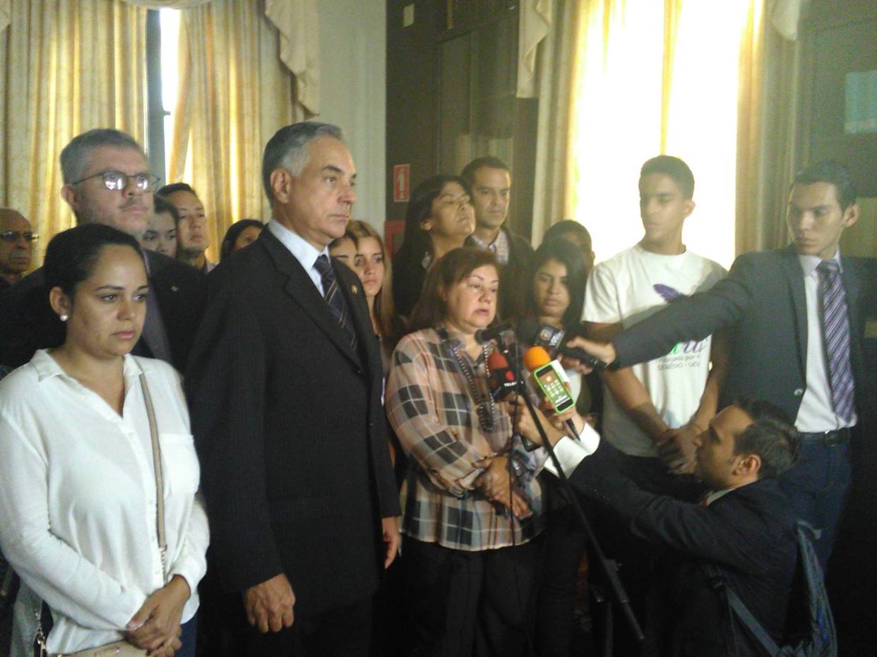 Familiares y abogados exigen atención médica para Ángel Zerpa