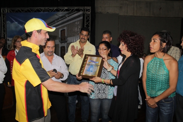 Capriles reconoció a 455 trabajadores de los Altos Mirandinos