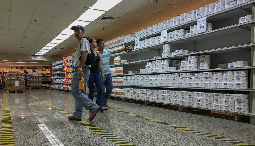 Economistas: anuncios de Maduro exacerban la hiperinflación y aceleran el empobrecimiento