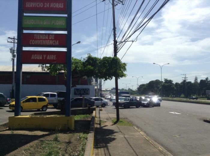 Reaparecen colas en estaciones de gasolina en Carúpano