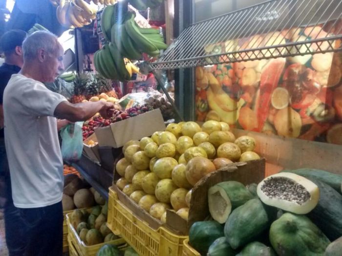 Baja consumo de frutas en Caracas por altos precios, dicen comerciantes