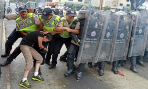 Entregaron 112 mil firmas ante CPI para denunciar “crímenes de lesa humanidad” en Venezuela