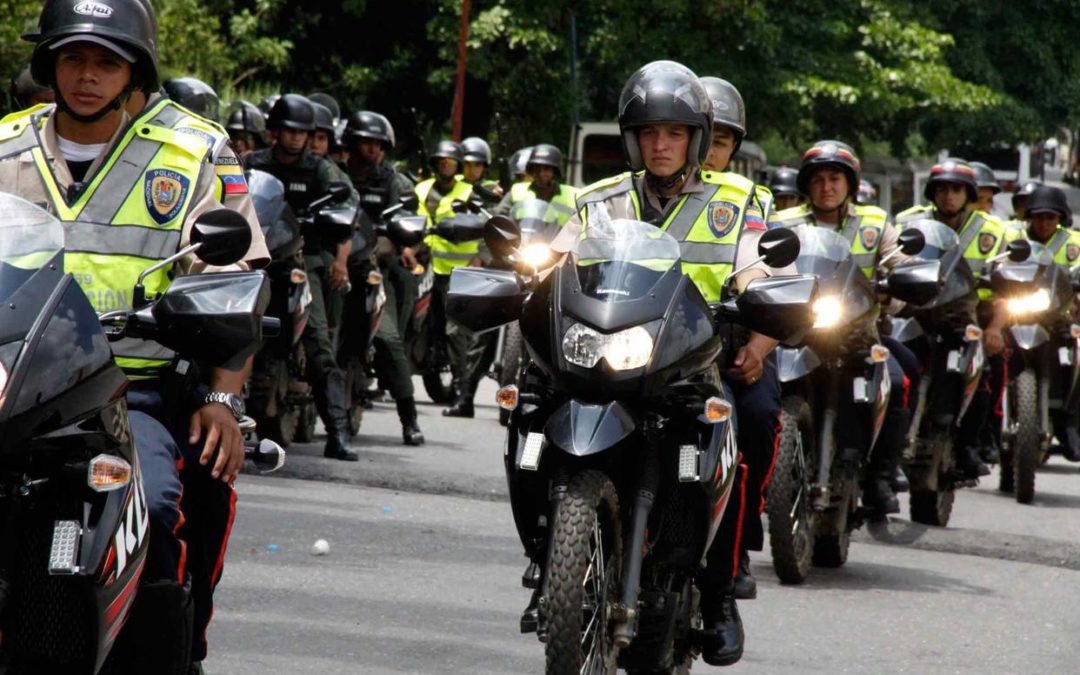 El matraqueo es la mejor cosecha que hacen policías y militares