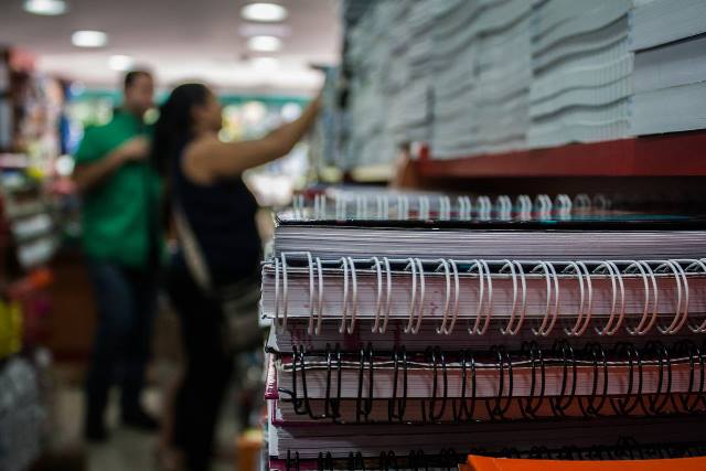 Hacen falta 69 salarios mínimos para comprar uniformes y útiles escolares