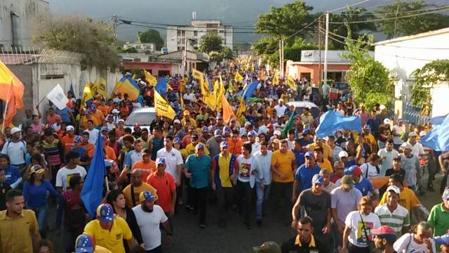 Capriles: Debemos seguir luchando y no dejarnos vencer por la apatía