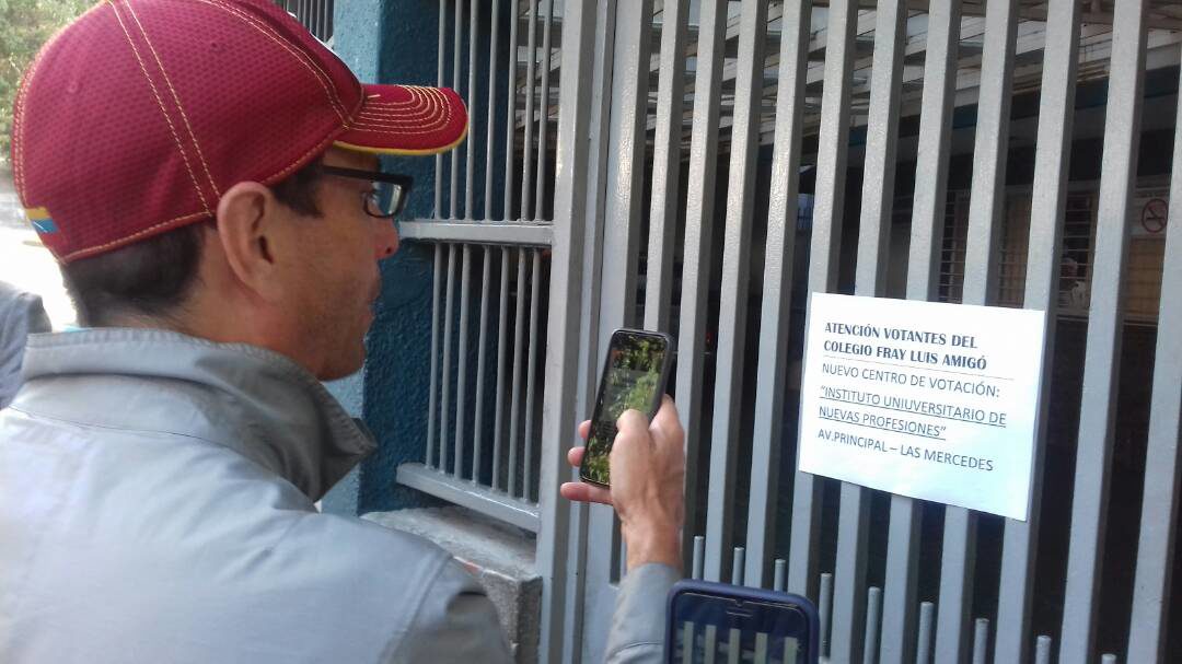 Capriles recorrió centros de votación este viernes