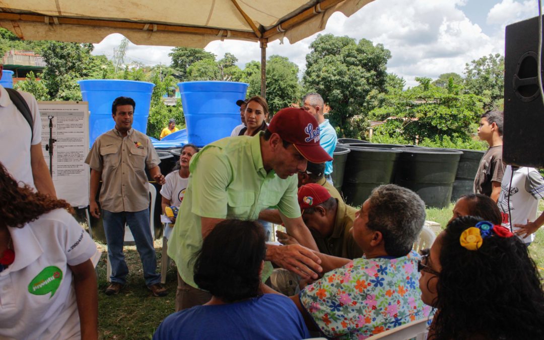 Espacios recreativos y tanques de agua entregó Capriles en Charallave