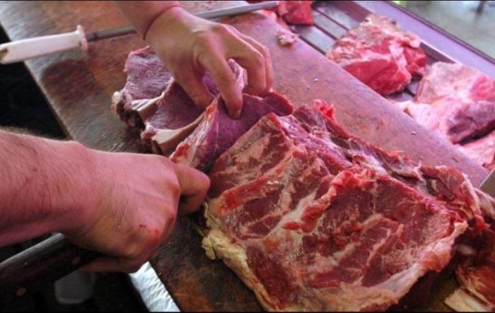 Precios de la carne de res suben mientras la demanda baja en frigoríficos de Caracas