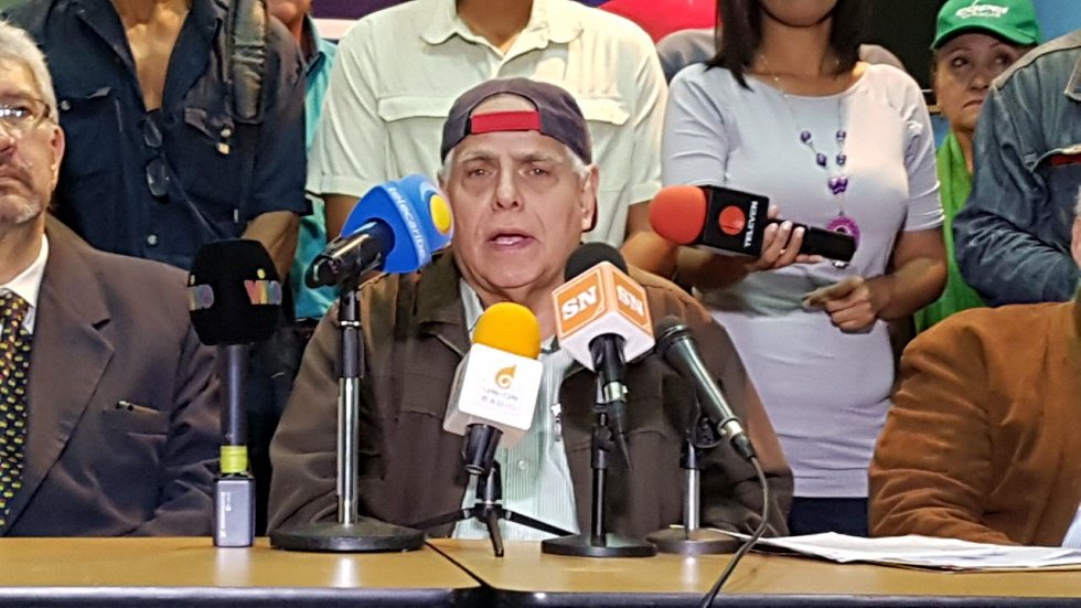 Enrique Mendoza llama a votar por las tarjetas con el rostro de Carlos Ocariz
