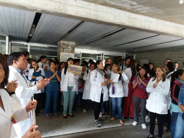 Federación médica llama a votar masivamente el #15Oct