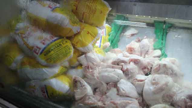 Caraqueños reducen consumo de pollo por altos costos