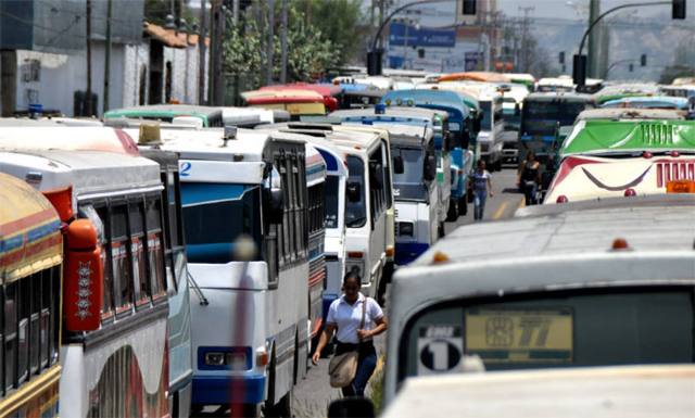 Escasez y altos costos de repuestos colapsan sistema de transporte público en Venezuela