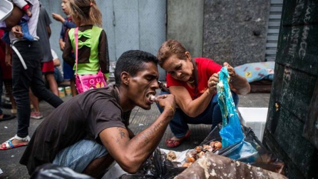 Los venezolanos pierden kilos y bajan de talla por la crisis