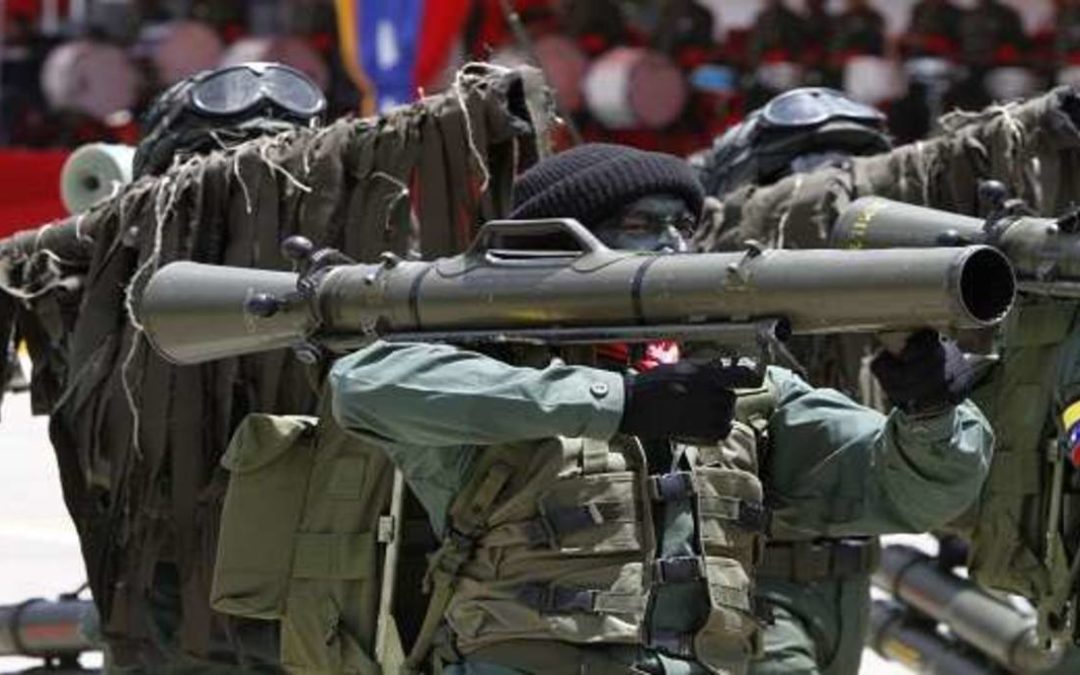 Criminales en zonas fronterizas entrenan con armas a venezolanos