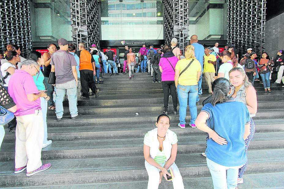 La angustia de vivir sin efectivo