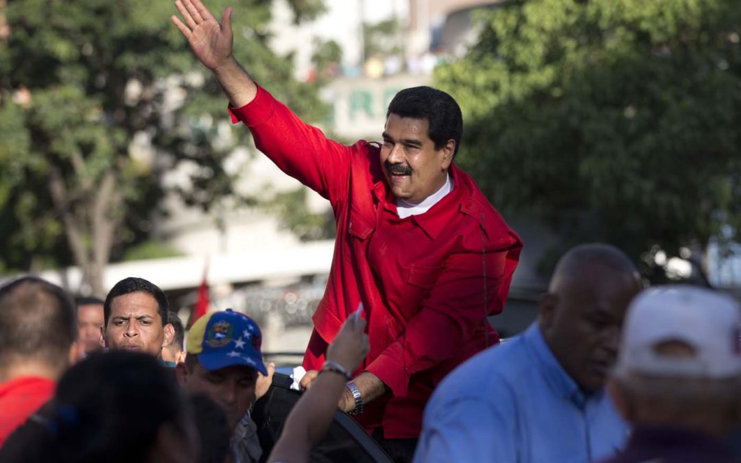 Default permitiría a Maduro más dinero para campaña electoral a costa de consecuencias económicas «desastrosas», según expertos