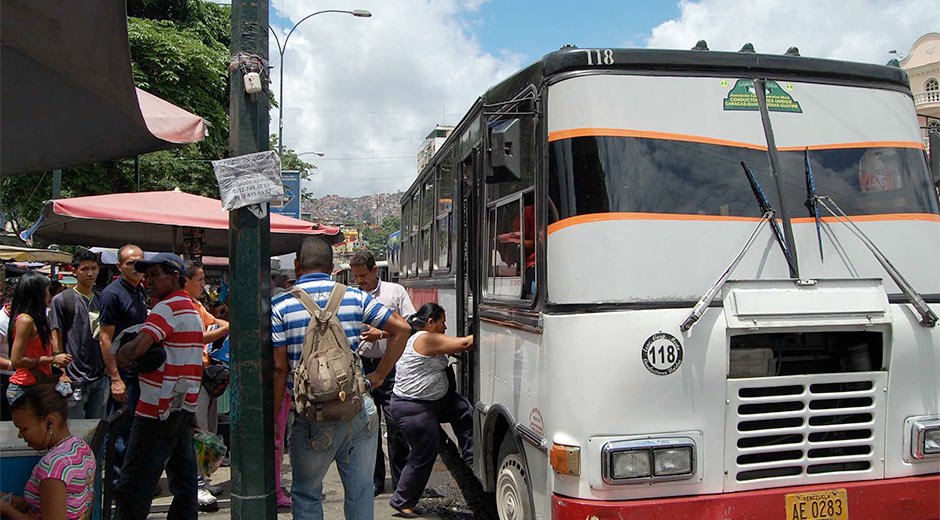 Falta de repuestos colapsa 70% del transporte público en Barinas