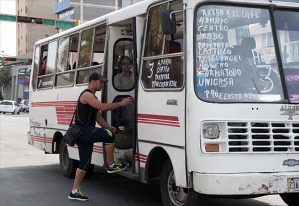 Escasez de repuestos y cauchos paraliza el 75% del transporte público en Margarita