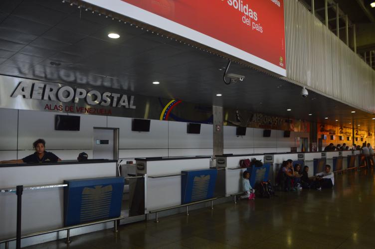 Trabajadores de Aeropostal esperan desde hace un mes el pago de sueldos, cestatickets y utilidades