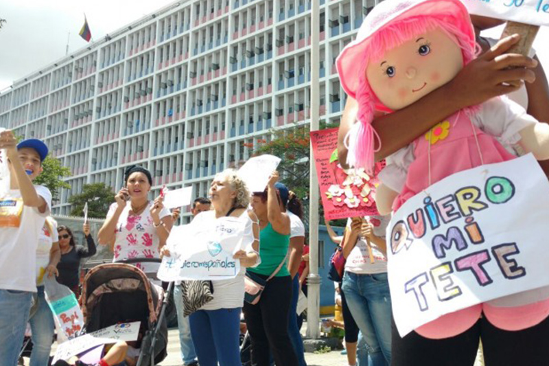 Madres desesperadas por calmar el hambre de su bebé