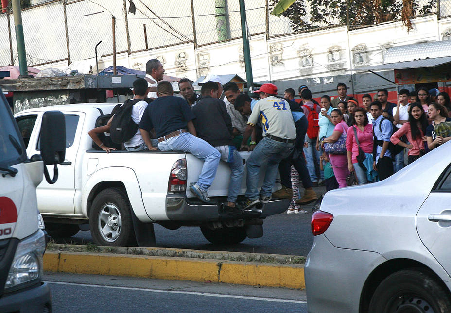 Accidentes viales son la sexta causa de muerte en Venezuela: 20 personas fallecieron por vuelco de “perreras”