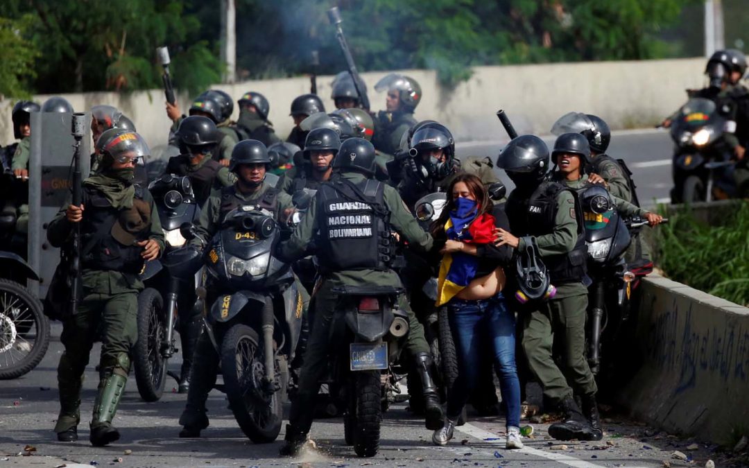 HRW denuncia la persecución a opositores y la grave escasez de medicamentos y comida en Venezuela (Informe anual)