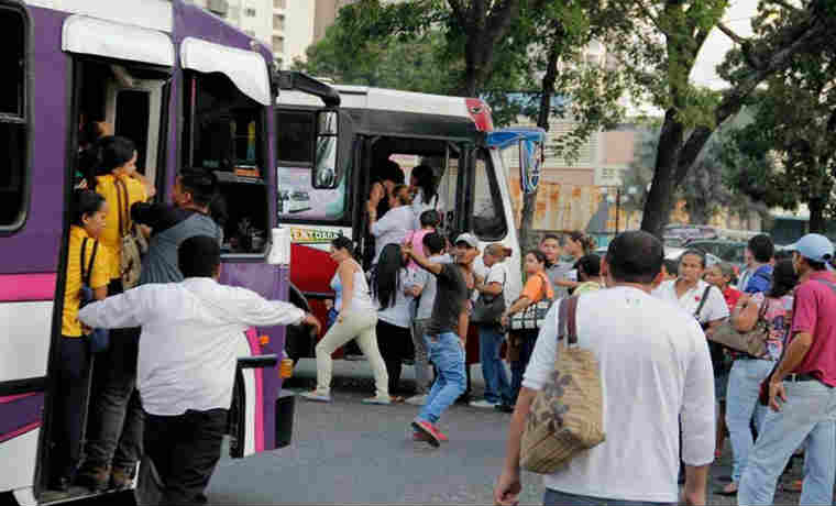 Diputados responsabilizan al Ejecutivo por fallas en el sistema de transporte