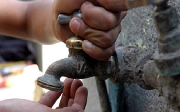 Escuelas reajustan horario por escasez de agua en Cabimas