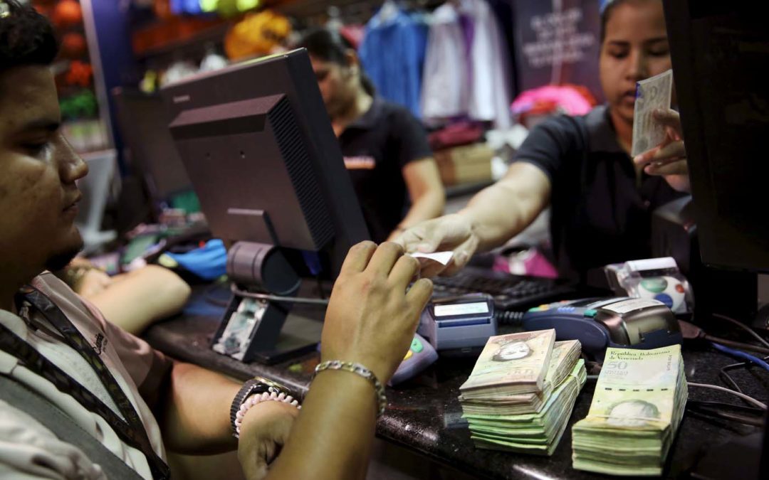 Hiperinflación sacude bolsillo de los venezolanos y se traga cualquier aumento salarial