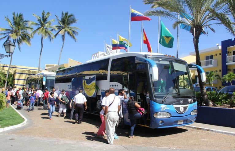 Falta de lubricantes, cauchos y repuestos afecta traslado de turistas en Margarita