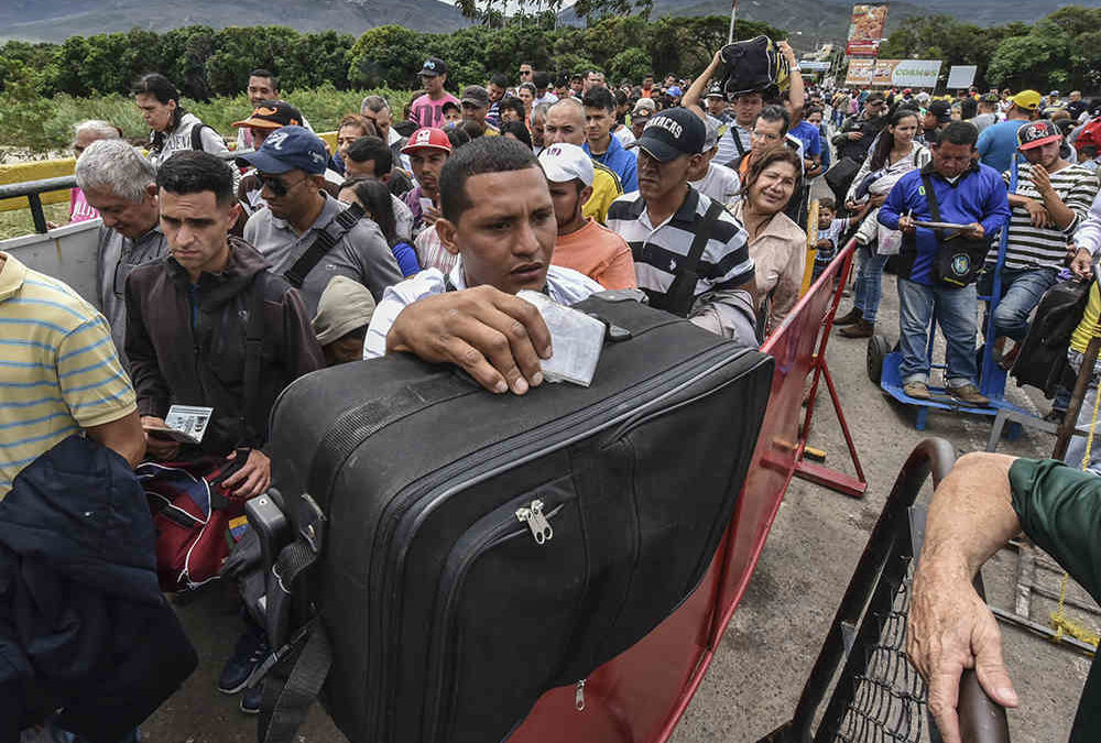 Más de 5.000 personas dejan Venezuela cada día con destino a países vecinos