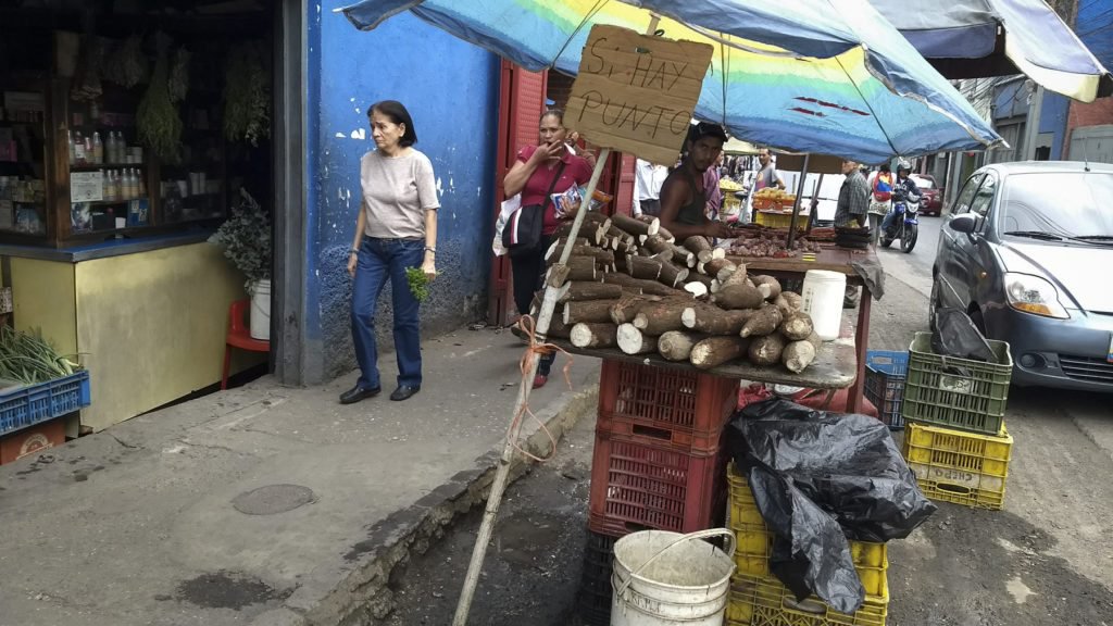 Comerciantes informales no reciben el billete de 100 bolívares en Maracaibo
