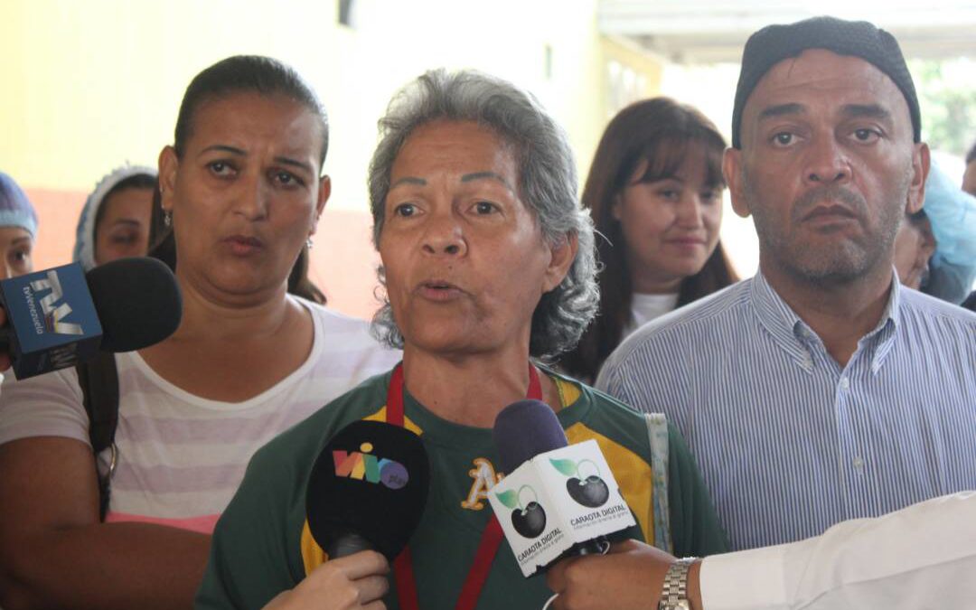 Trabajadores del Hospital de Coche protestaron por persecución laboral