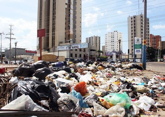 En Maracaibo, los desechos sólidos adornan las calles residenciales