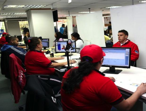 400 trabajadores renuncian diariamente en la administración pública