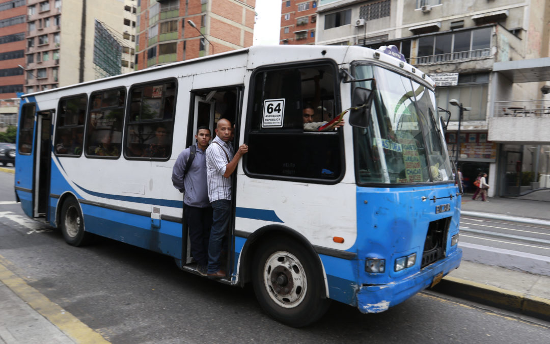Sueldo mínimo solo cubre cuatro días de pasajes entre Guarenas y Caracas