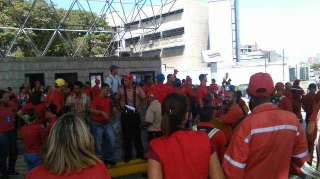 Trabajadores del Puerto de La Guaira protestan en rechazo a bajos salarios